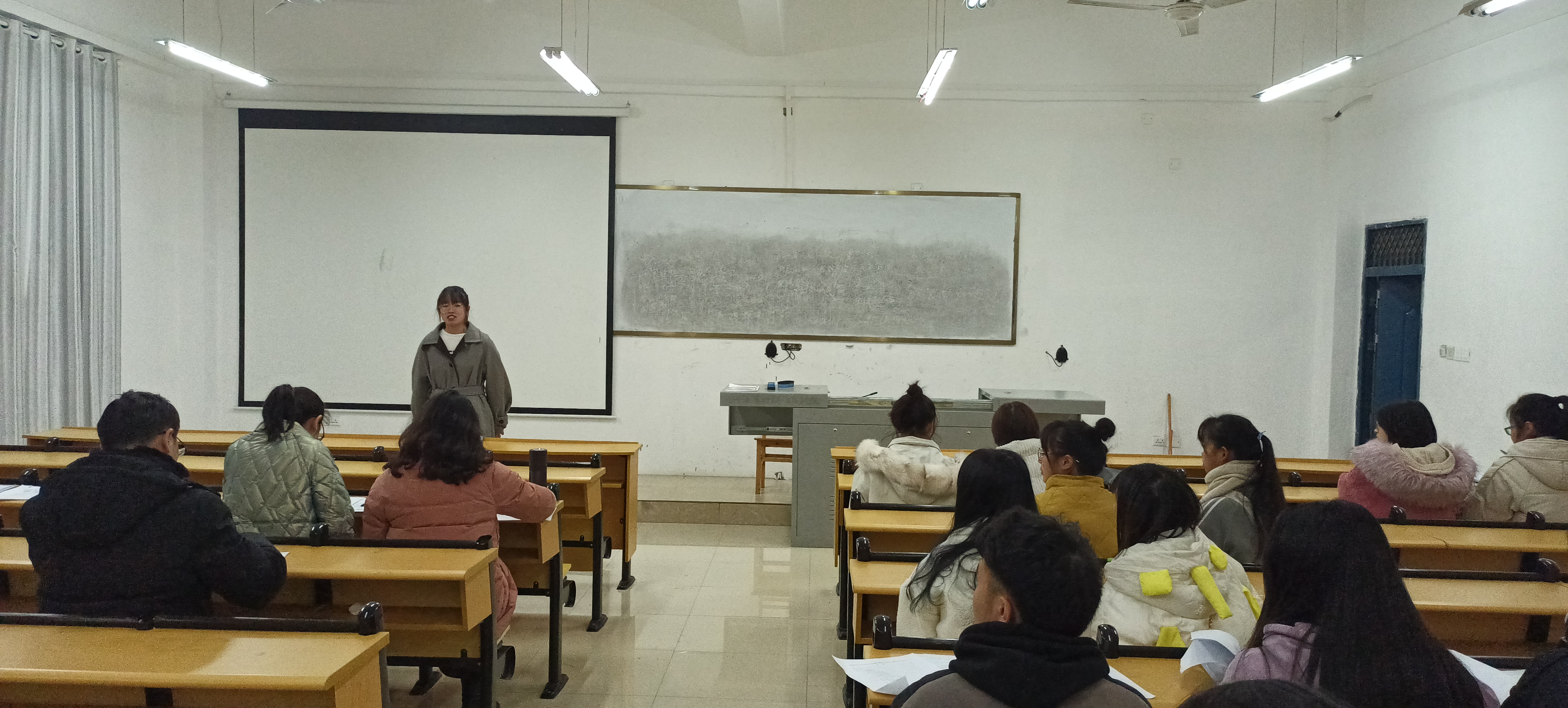 经济与管理学院举行2021届毕业生 论文答辩(图3)