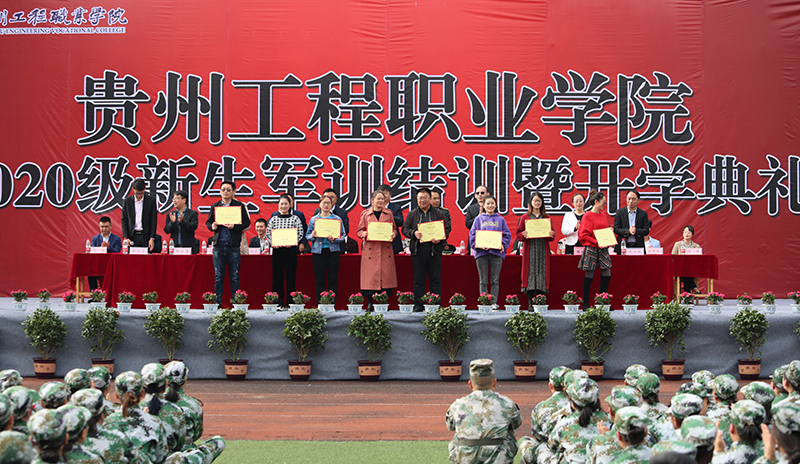 mk体育（中国）官方网站举行2020级新生军训结训暨开学典礼(图6)