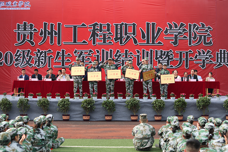 mk体育（中国）官方网站举行2020级新生军训结训暨开学典礼(图7)