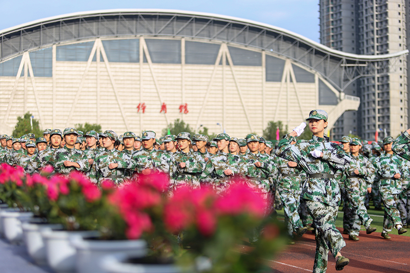 mk体育（中国）官方网站举行2020级新生军训结训暨开学典礼(图13)