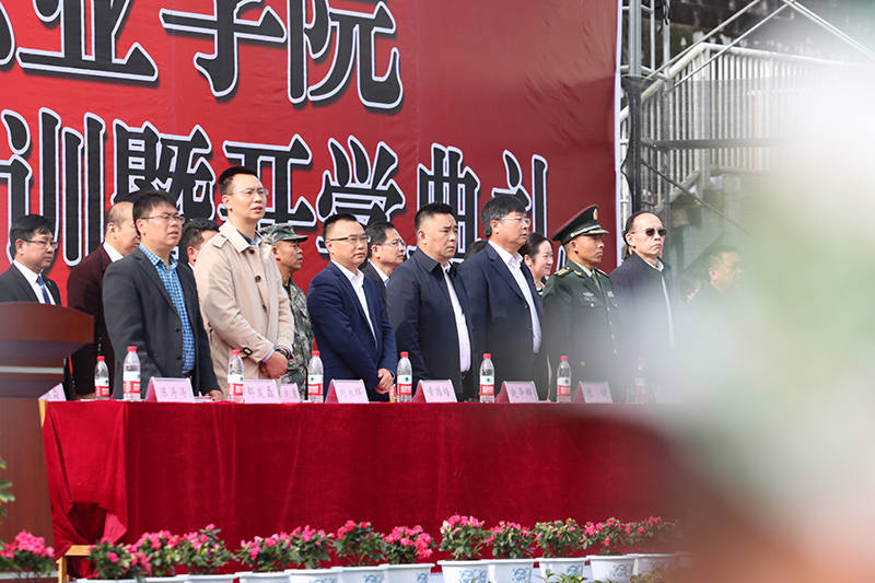 mk体育（中国）官方网站举行2020级新生军训结训暨开学典礼(图2)