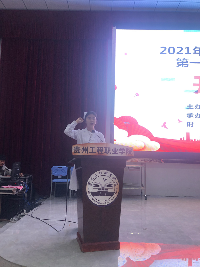 树礼仪形象 展天使风采 ——护理学院隆重举行mk体育(中国)官方网站第一届护理礼仪大赛开幕式暨选拔赛初赛(图2) 树礼仪形象 展天使风采 ——护理学院隆重举行mk体育(中国)官方网站第一届护理礼仪大赛开幕式暨选拔赛初赛(图2)