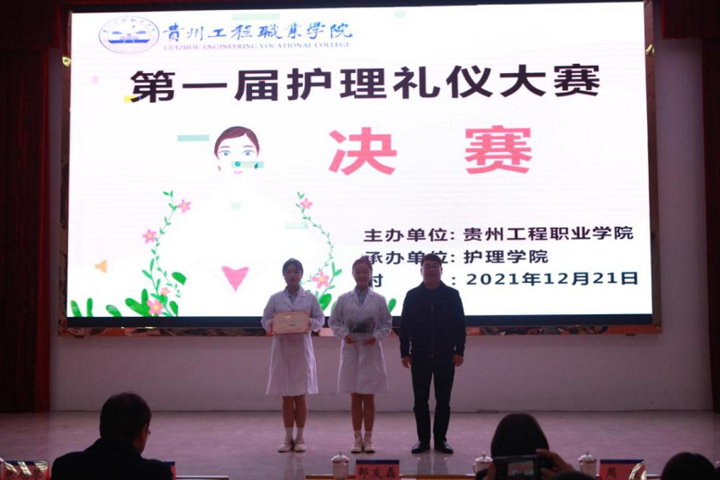 以礼仪风采 塑天使情怀 ---mk体育(中国)官方网站成功举办第一届护理礼仪大赛(图7) 以礼仪风采 塑天使情怀 ---mk体育(中国)官方网站成功举办第一届护理礼仪大赛(图7)