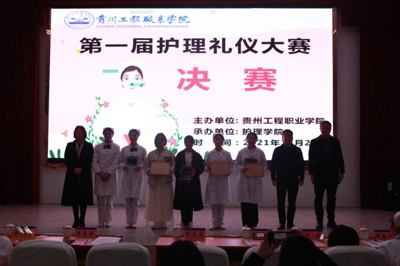 以礼仪风采 塑天使情怀 ---mk体育(中国)官方网站成功举办第一届护理礼仪大赛(图9) 以礼仪风采 塑天使情怀 ---mk体育(中国)官方网站成功举办第一届护理礼仪大赛(图9)