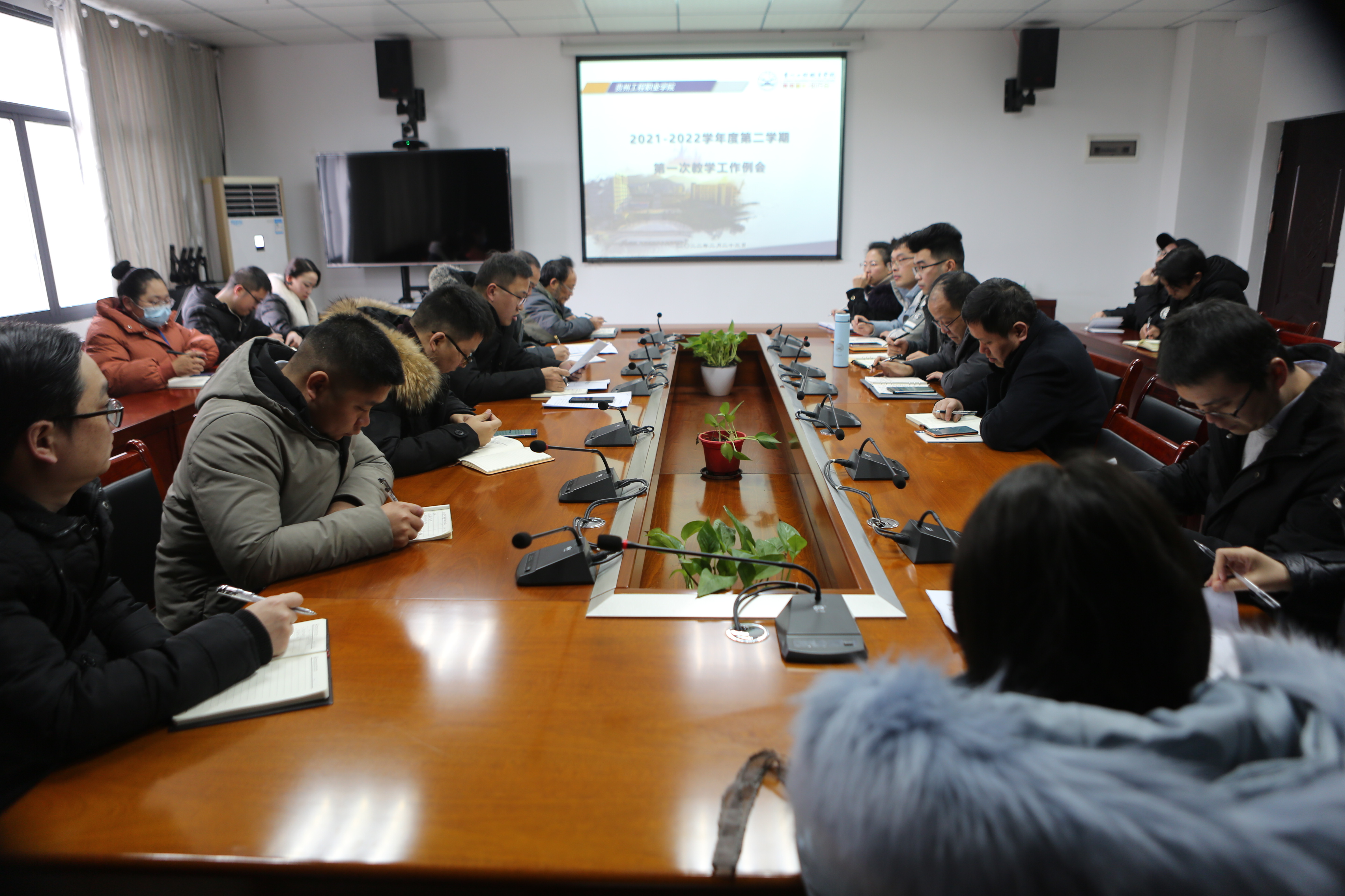 我校召开2021-2022学年度第二学期第一次教学工作例会(图1) 我校召开2021-2022学年度第二学期第一次教学工作例会(图1)