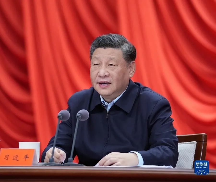 现代管理与服务党总支党员热议习近平在中青年干部培训班开班式上的讲话(图2) 现代管理与服务党总支党员热议习近平在中青年干部培训班开班式上的讲话(图2)