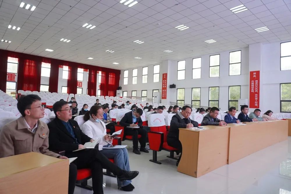 mk体育(中国)官方网站第一期基层党务工作者培训班开班(图4) mk体育(中国)官方网站第一期基层党务工作者培训班开班(图4)