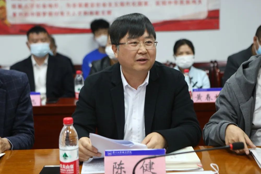 历史文化散文《岭南读碑记》新书研讨会在mk体育(中国)官方网站举行(图3) 历史文化散文《岭南读碑记》新书研讨会在mk体育(中国)官方网站举行(图3)
