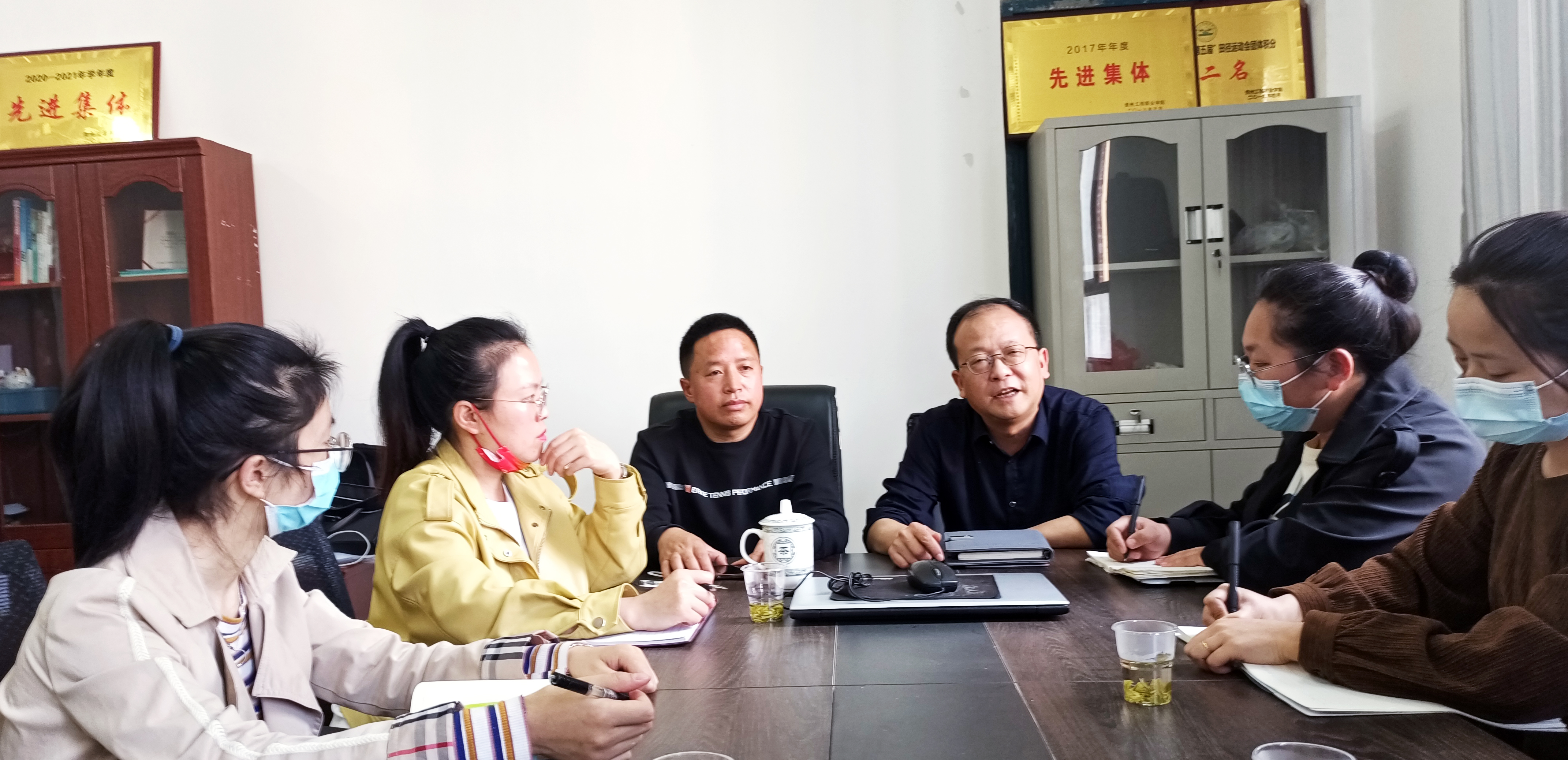 思路清 创意新 上手易 落地实 ——现代服务与管理学院召开“双创”经验分享会 (图2) 思路清 创意新 上手易 落地实 ——现代服务与管理学院召开“双创”经验分享会 (图2)