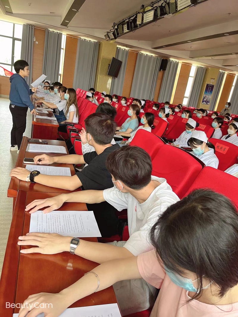 护理学院2020级护理专业实习生顺利进入临床实习(图4) 护理学院2020级护理专业实习生顺利进入临床实习(图4)