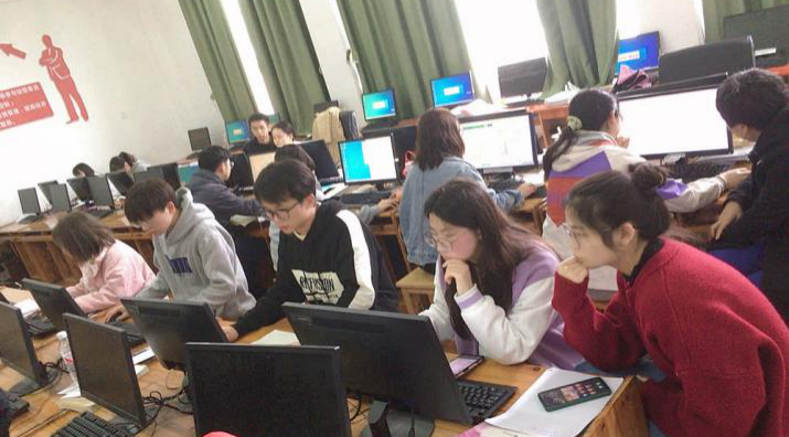 我院与铜仁职业技术学院 开展校校联动升级技能竞赛现场交流活动(图2) 我院与铜仁职业技术学院 开展校校联动升级技能竞赛现场交流活动(图2)