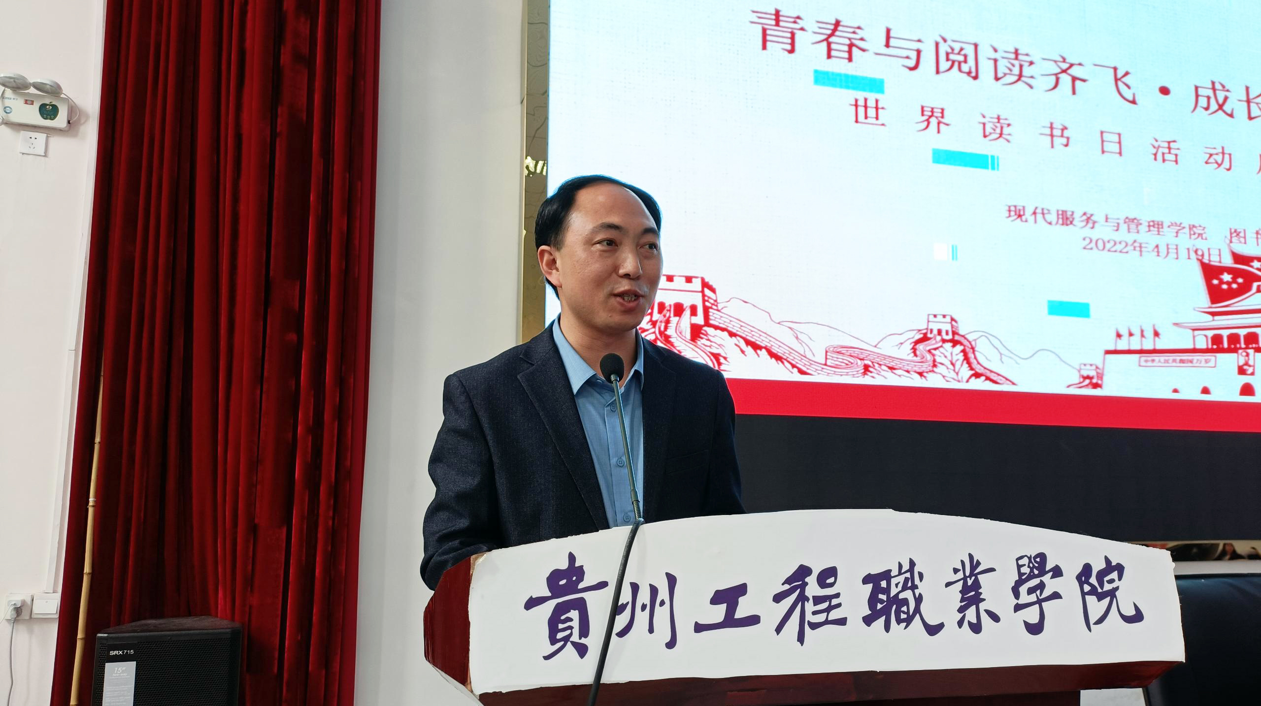 青春与阅读齐飞·成长携书籍同行(图1) 青春与阅读齐飞·成长携书籍同行(图1)