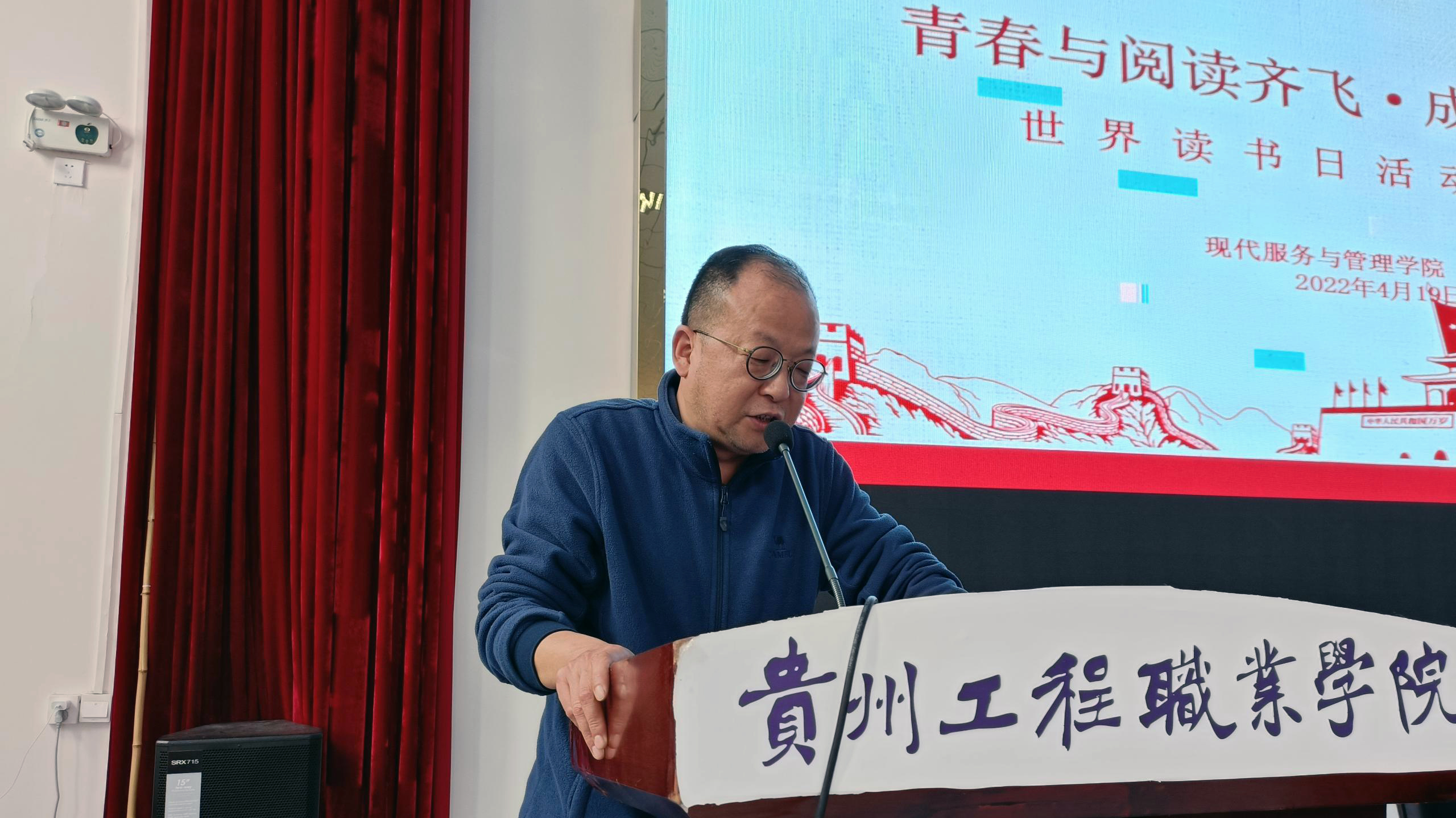 青春与阅读齐飞·成长携书籍同行(图2) 青春与阅读齐飞·成长携书籍同行(图2)