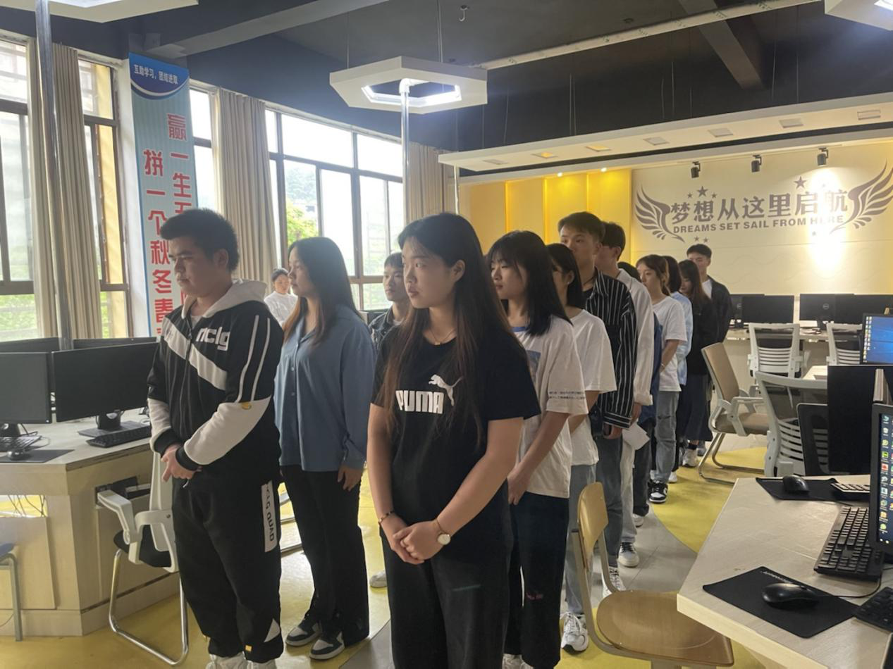 现代服务与管理学院职业教育活动周系列活动 启动仪式暨第一届税务技能比赛开幕(图1) 现代服务与管理学院职业教育活动周系列活动 启动仪式暨第一届税务技能比赛开幕(图1)