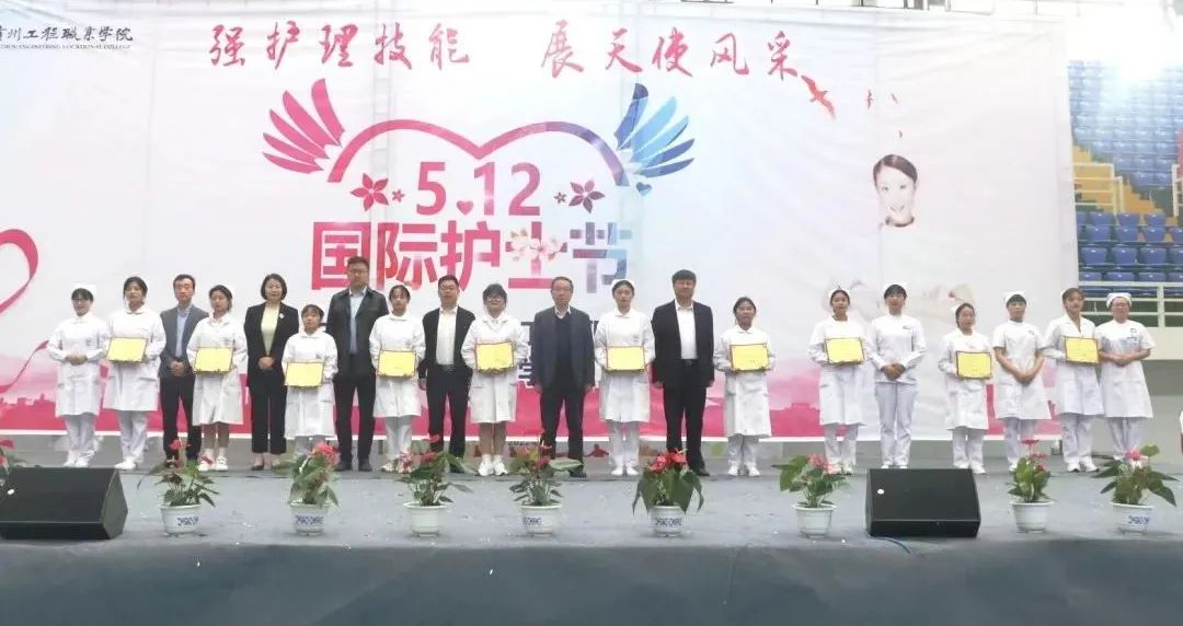 mk体育(中国)官方网站举行5·12国际护士节活动暨授帽仪式(图4) mk体育(中国)官方网站举行5·12国际护士节活动暨授帽仪式(图4)