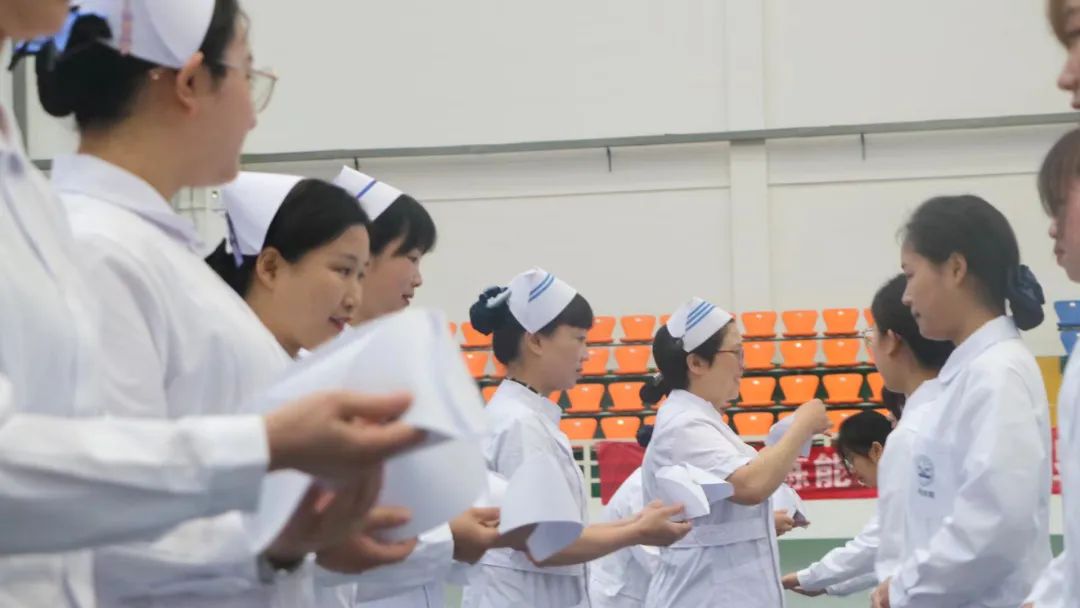 mk体育(中国)官方网站举行5·12国际护士节活动暨授帽仪式(图5) mk体育(中国)官方网站举行5·12国际护士节活动暨授帽仪式(图5)