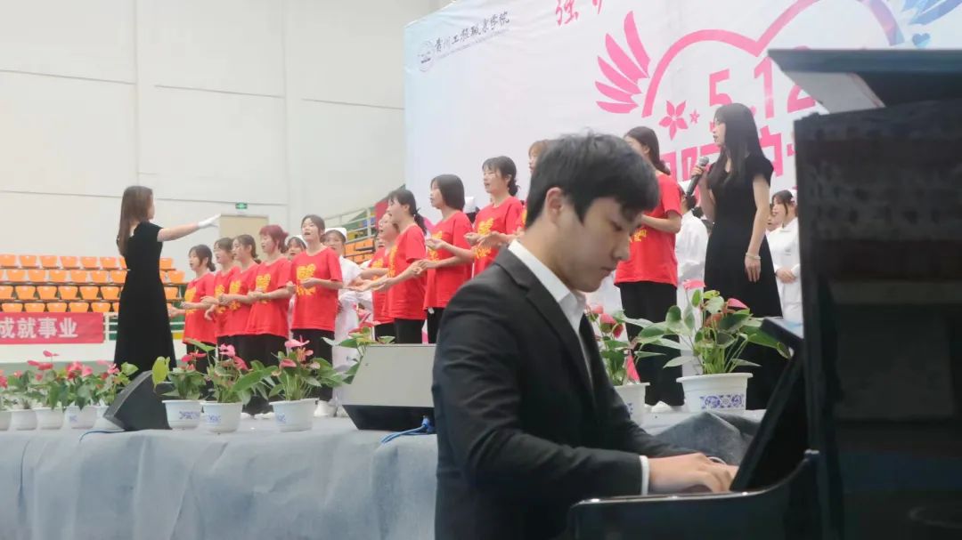 mk体育(中国)官方网站举行5·12国际护士节活动暨授帽仪式(图9) mk体育(中国)官方网站举行5·12国际护士节活动暨授帽仪式(图9)