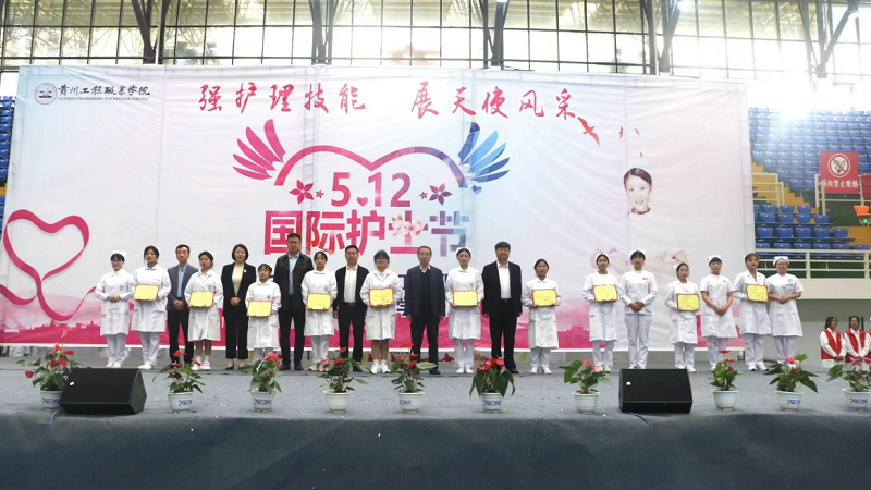 强护理技能,展天使风采——mk体育(中国)官方网站成功举办5·12国际护士节活动暨授帽仪式(图3) 强护理技能,展天使风采——mk体育(中国)官方网站成功举办5·12国际护士节活动暨授帽仪式(图3)