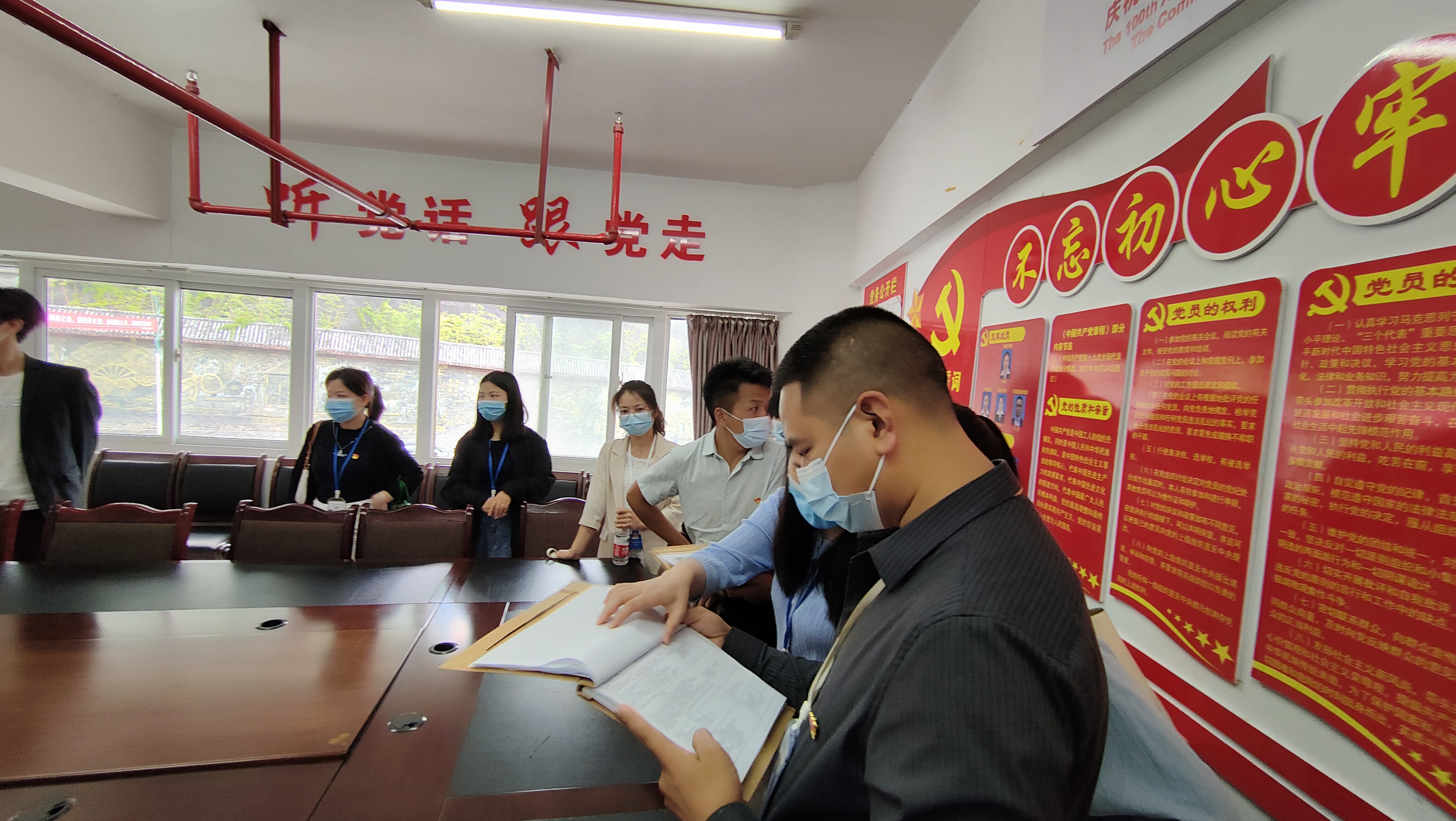 mk体育(中国)官方网站赴铜仁开展第一期基层党务工作者专题培训暨“赓续英烈精神凝聚奋进力量”主题党日活动(图4) mk体育(中国)官方网站赴铜仁开展第一期基层党务工作者专题培训暨“赓续英烈精神凝聚奋进力量”主题党日活动(图4)