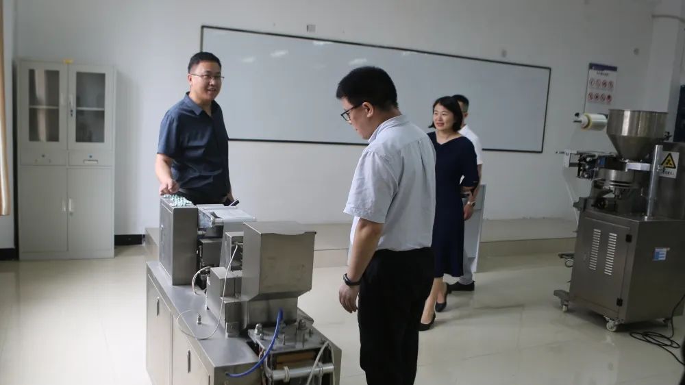 贵州省教育厅专家组到mk体育(中国)官方网站开展2021年度年检工作(图4) 贵州省教育厅专家组到mk体育(中国)官方网站开展2021年度年检工作(图4)