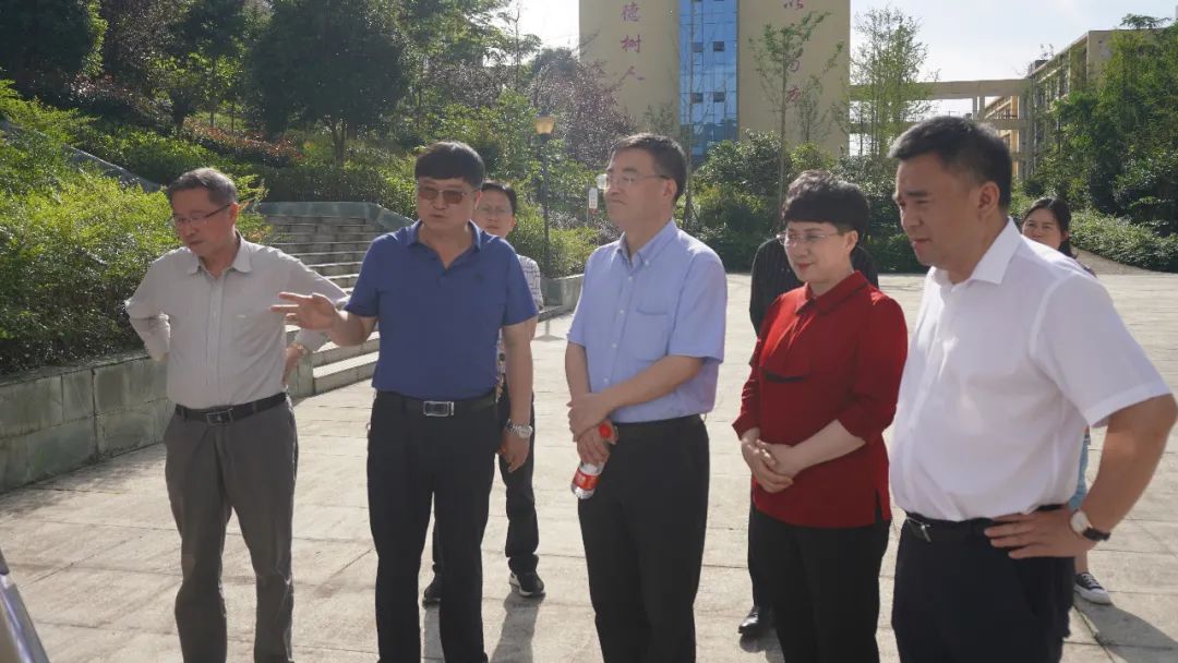 铜仁市政协到mk体育(中国)官方网站开展“走访委员企业、服务市场主体”调研活动(图1) 铜仁市政协到mk体育(中国)官方网站开展“走访委员企业、服务市场主体”调研活动(图1)