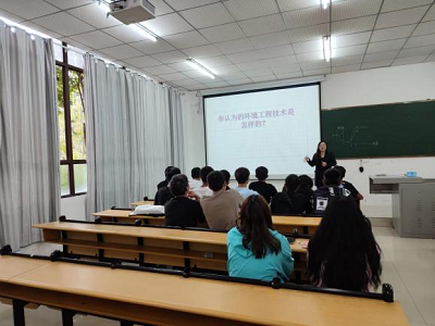青春正当时,专业促发展——药学院2022级新生专业介绍会顺利召开(图3) 青春正当时,专业促发展——药学院2022级新生专业介绍会顺利召开(图3)