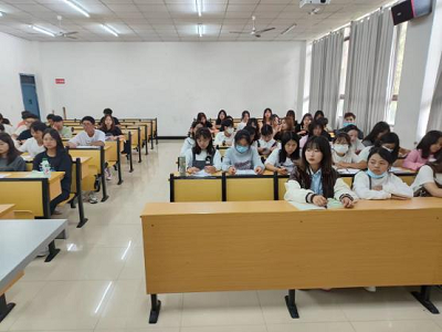 青春正当时,专业促发展——药学院2022级新生专业介绍会顺利召开(图5) 青春正当时,专业促发展——药学院2022级新生专业介绍会顺利召开(图5)