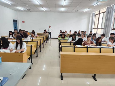 青春正当时,专业促发展——药学院2022级新生专业介绍会顺利召开(图6) 青春正当时,专业促发展——药学院2022级新生专业介绍会顺利召开(图6)
