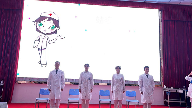 礼展内涵·仪韵风采——护理学院成功举办mk体育(中国)官方网站第二届护理礼仪大赛决赛暨闭幕式(图7) 礼展内涵·仪韵风采——护理学院成功举办mk体育(中国)官方网站第二届护理礼仪大赛决赛暨闭幕式(图7)