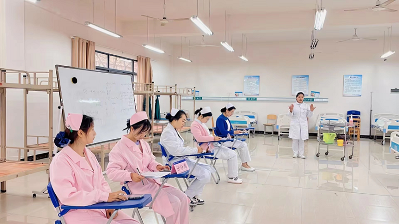 创新协同·奋竞于春-mk体育(中国)官方网站第六届护理技能大赛圆满举办(图5) 创新协同·奋竞于春-mk体育(中国)官方网站第六届护理技能大赛圆满举办(图5)