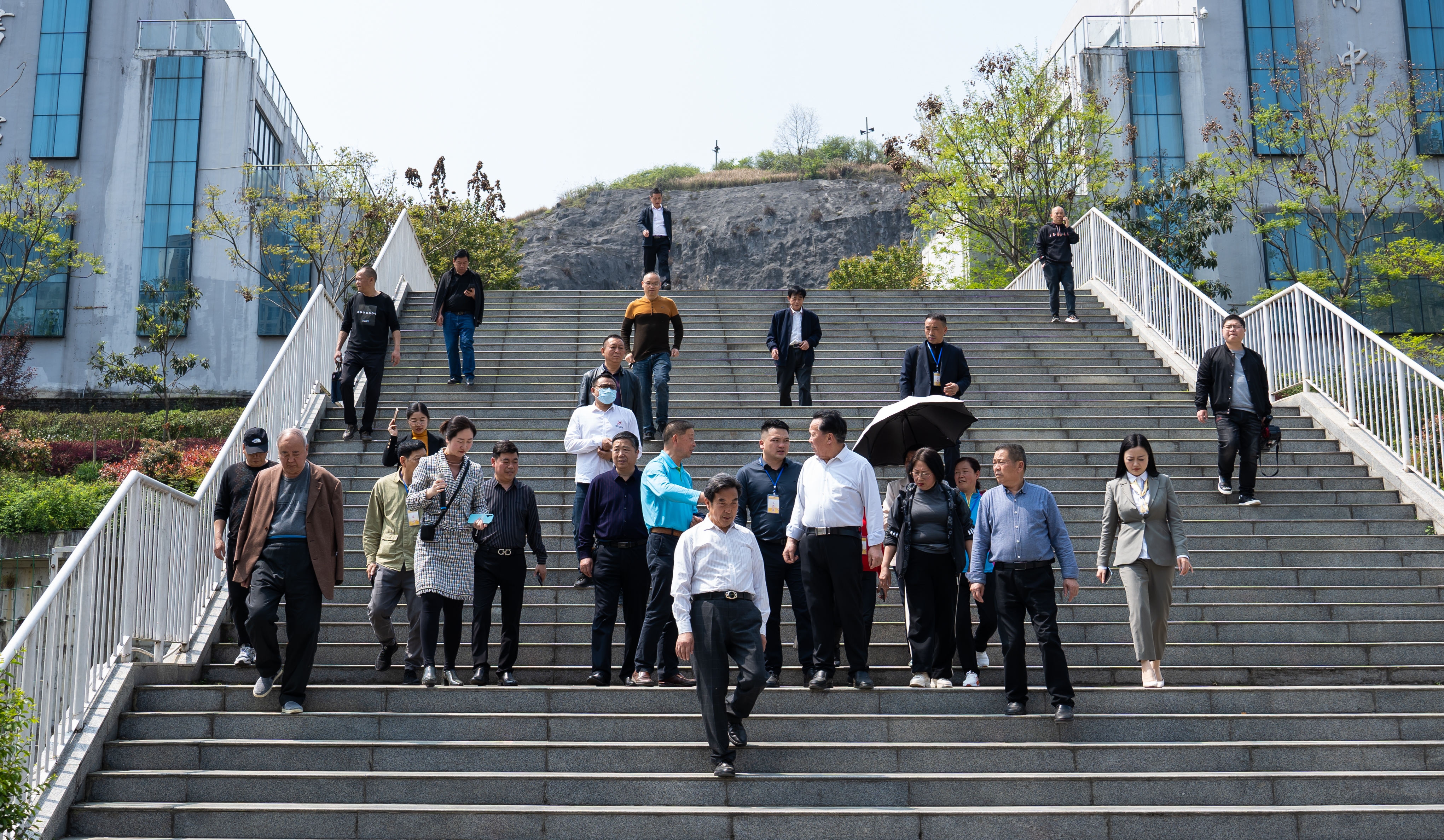 铜仁市老体协领导一行来校参观考察(图2) 铜仁市老体协领导一行来校参观考察(图2)