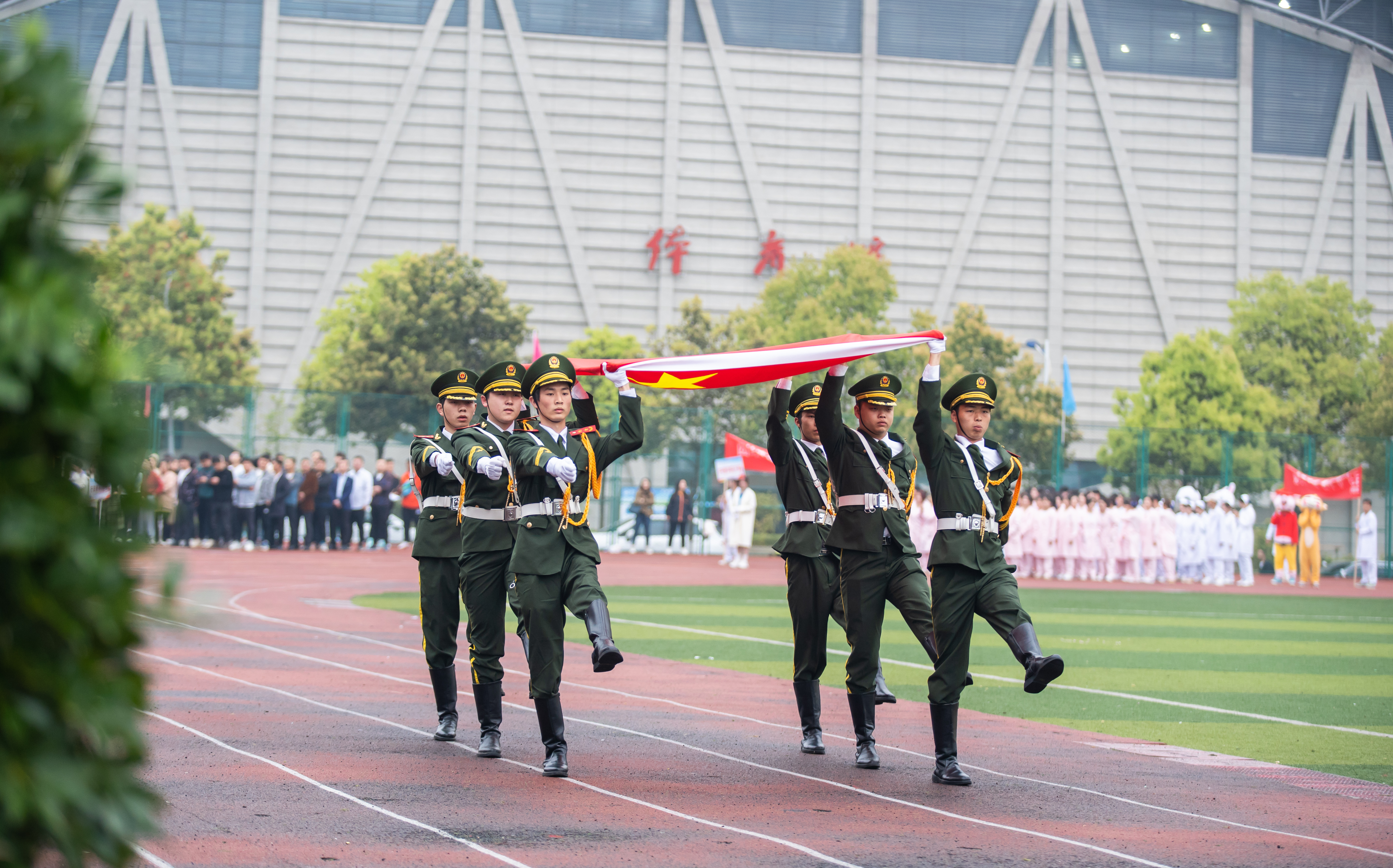 弘扬时代精神 谱写青春华章丨mk体育(中国)官方网站第八届田径运动会开幕(图3) 弘扬时代精神 谱写青春华章丨mk体育(中国)官方网站第八届田径运动会开幕(图3)