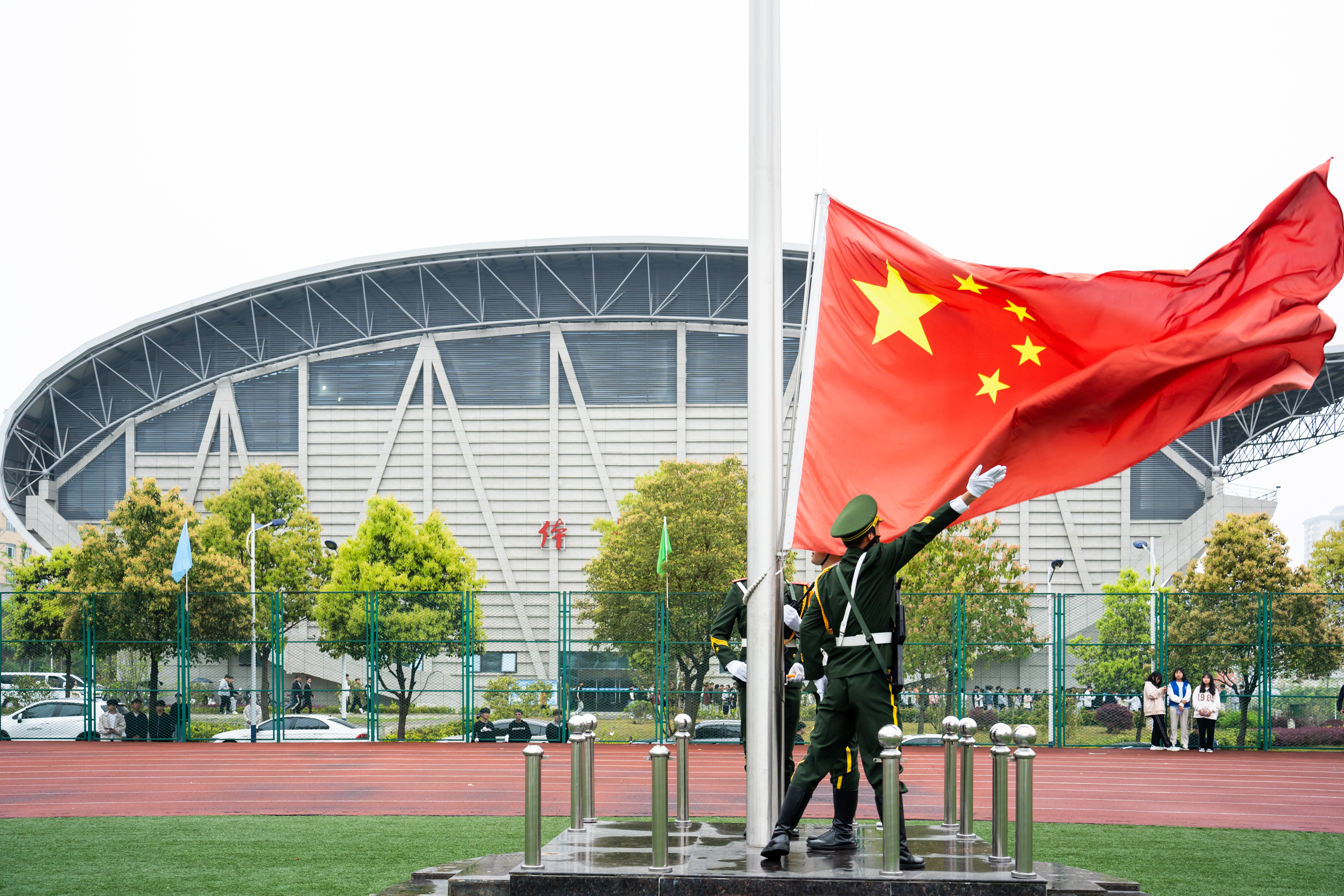 弘扬时代精神 谱写青春华章丨mk体育(中国)官方网站第八届田径运动会开幕(图7) 弘扬时代精神 谱写青春华章丨mk体育(中国)官方网站第八届田径运动会开幕(图7)