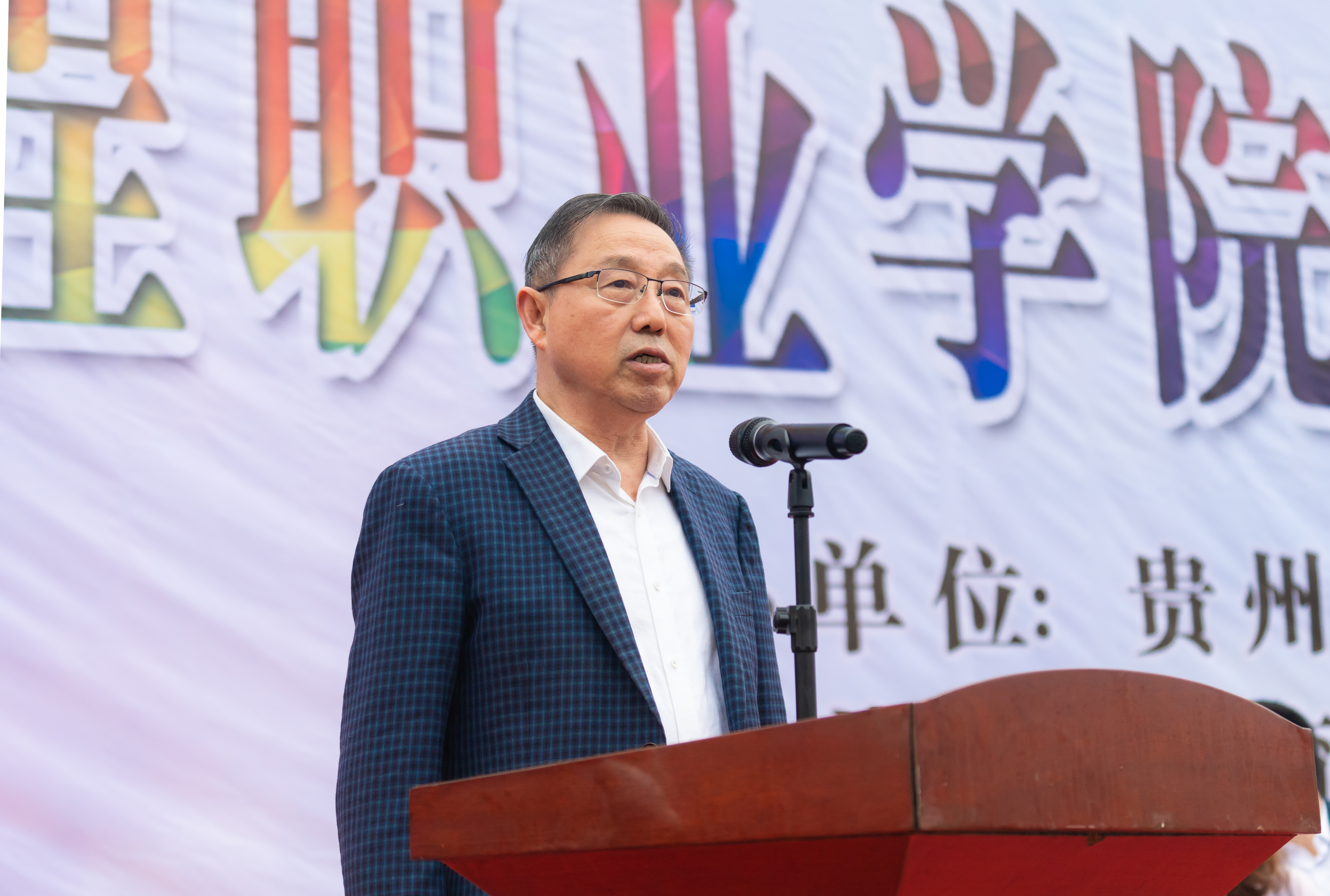 弘扬时代精神 谱写青春华章丨mk体育(中国)官方网站第八届田径运动会开幕(图11) 弘扬时代精神 谱写青春华章丨mk体育(中国)官方网站第八届田径运动会开幕(图11)