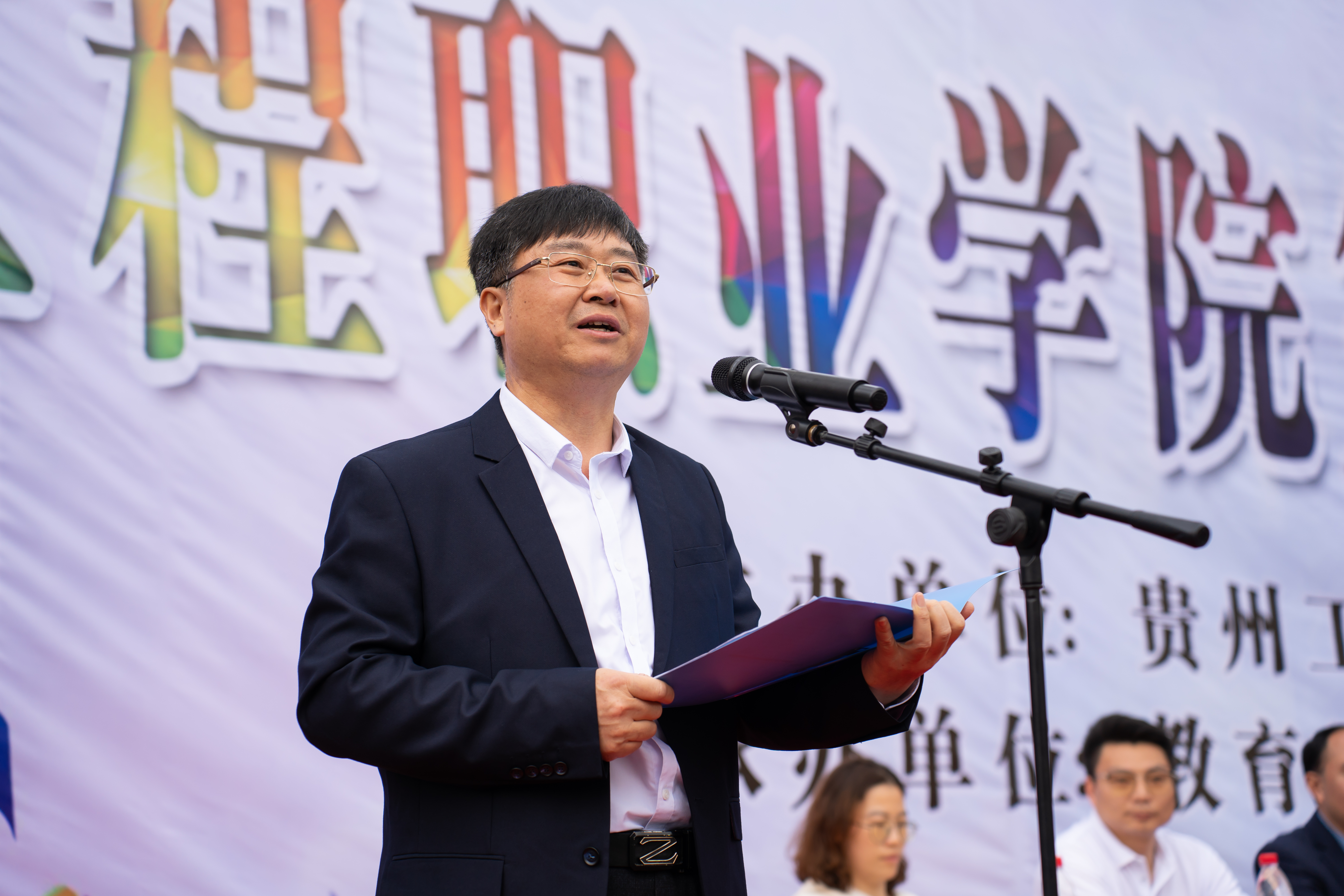 青春点燃梦想 体育铸就辉煌|mk体育(中国)官方网站第八届田径运动会圆满闭幕(图9) 青春点燃梦想 体育铸就辉煌|mk体育(中国)官方网站第八届田径运动会圆满闭幕(图9)