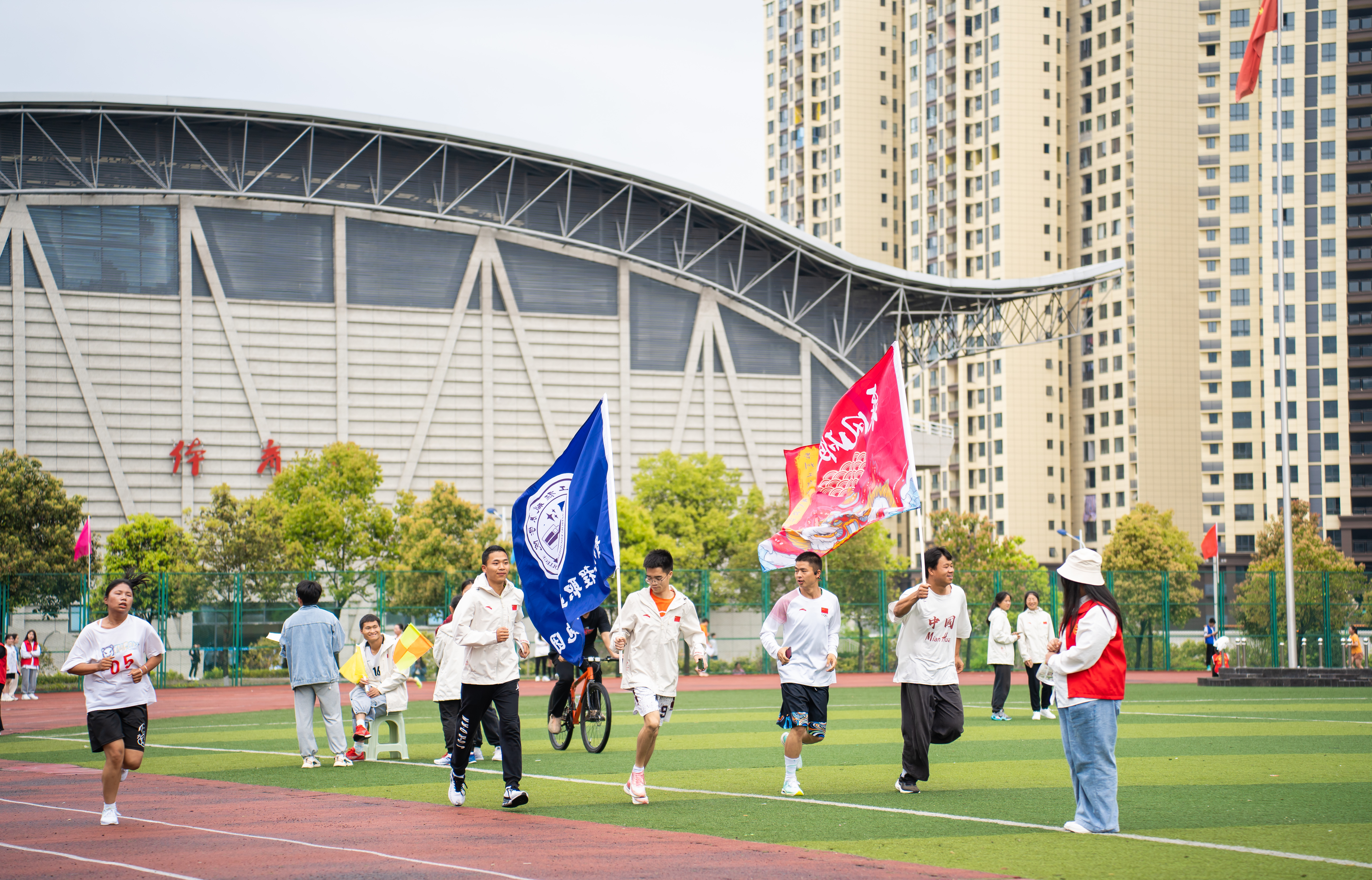 青春点燃梦想 体育铸就辉煌|mk体育(中国)官方网站第八届田径运动会圆满闭幕(图15) 青春点燃梦想 体育铸就辉煌|mk体育(中国)官方网站第八届田径运动会圆满闭幕(图15)