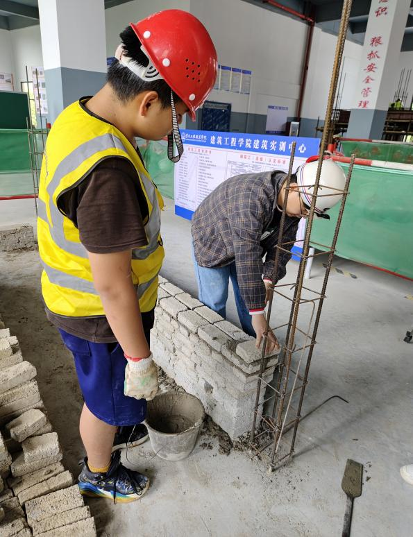 建筑工程学院开展2021级学生 施工技术综合实训(图1) 建筑工程学院开展2021级学生 施工技术综合实训(图1)