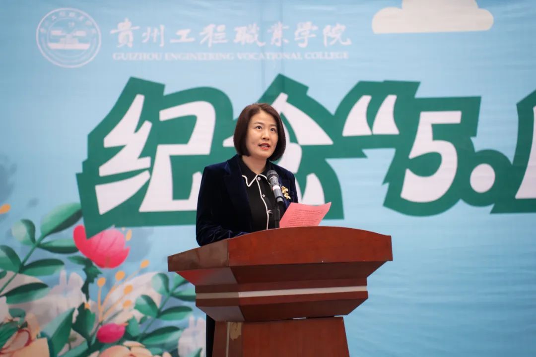 我校举行“5·12”国际护士节活动暨授帽仪式(图3) 我校举行“5·12”国际护士节活动暨授帽仪式(图3)