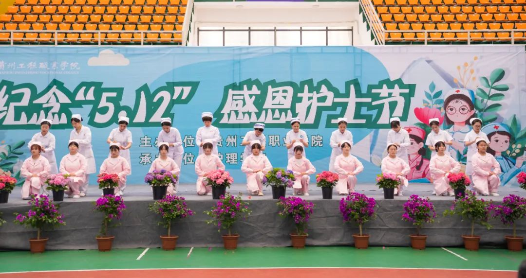 我校举行“5·12”国际护士节活动暨授帽仪式(图5) 我校举行“5·12”国际护士节活动暨授帽仪式(图5)
