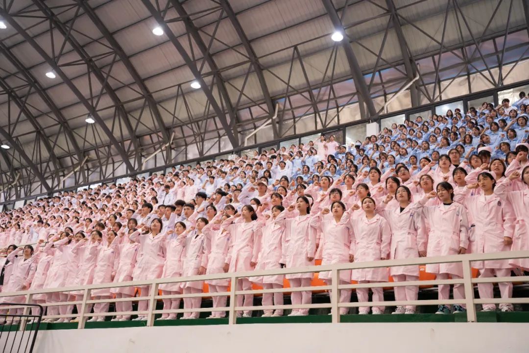 我校举行“5·12”国际护士节活动暨授帽仪式(图8) 我校举行“5·12”国际护士节活动暨授帽仪式(图8)