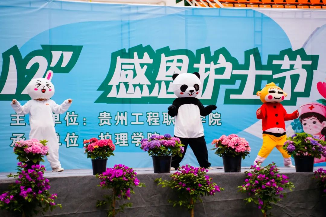 我校举行“5·12”国际护士节活动暨授帽仪式(图11) 我校举行“5·12”国际护士节活动暨授帽仪式(图11)