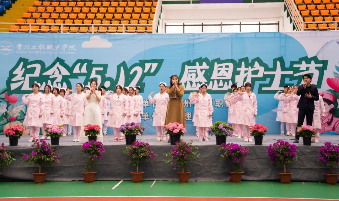 我校举行“5·12”国际护士节活动暨授帽仪式(图14) 我校举行“5·12”国际护士节活动暨授帽仪式(图14)