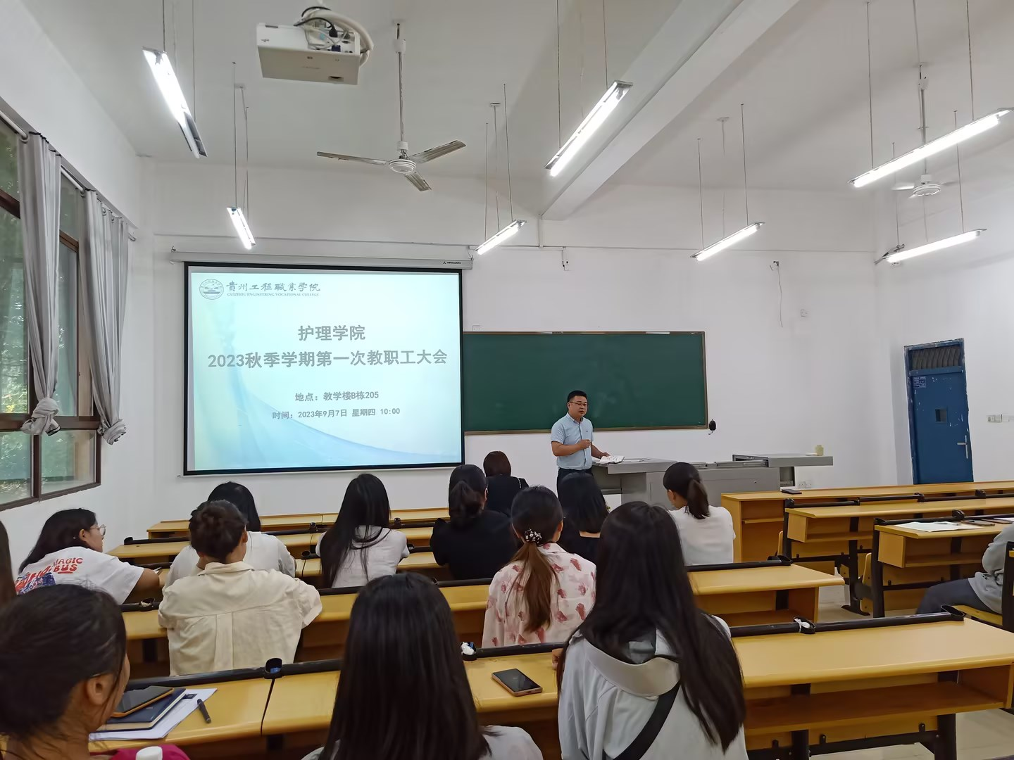 策马扬鞭追梦去,不负韶华创未来——护理学院2023秋季学期第一次教职工大会(图2) 策马扬鞭追梦去,不负韶华创未来——护理学院2023秋季学期第一次教职工大会(图2)