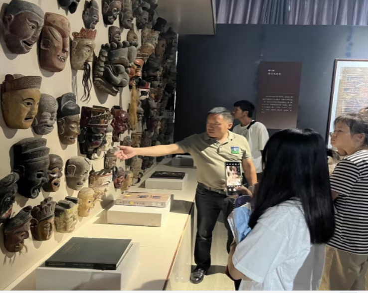观傩堂戏之韵 做新时代之生 ——德江傩堂戏博物馆劳动教育实践(实训)基地新生入学观摩教育(图4) 观傩堂戏之韵 做新时代之生 ——德江傩堂戏博物馆劳动教育实践(实训)基地新生入学观摩教育(图4)