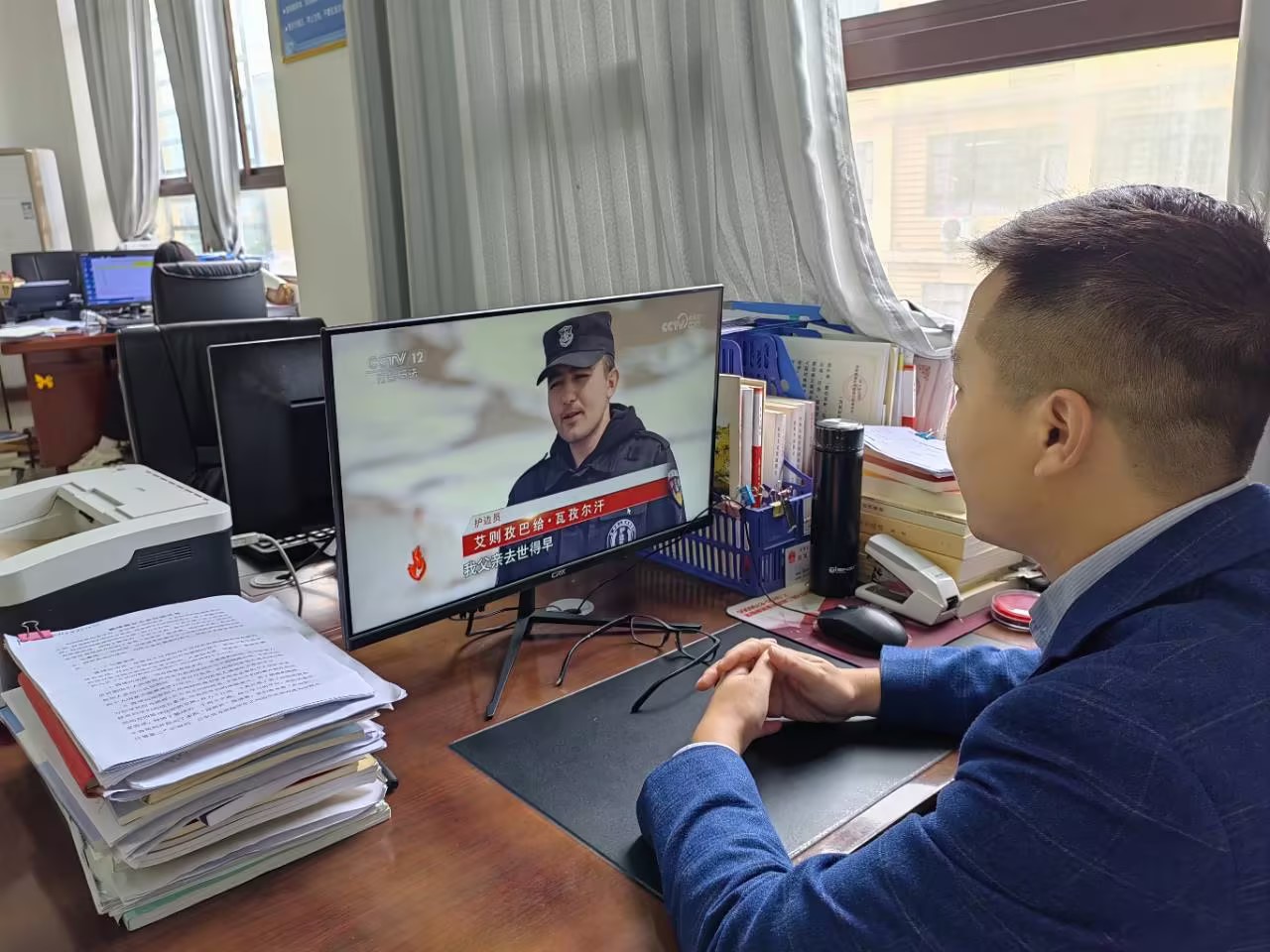 榜样如炬,追光前行—我校全体教师党员收看《榜样的力量(第二季)》专题节目(图3) 榜样如炬,追光前行—我校全体教师党员收看《榜样的力量(第二季)》专题节目(图3)