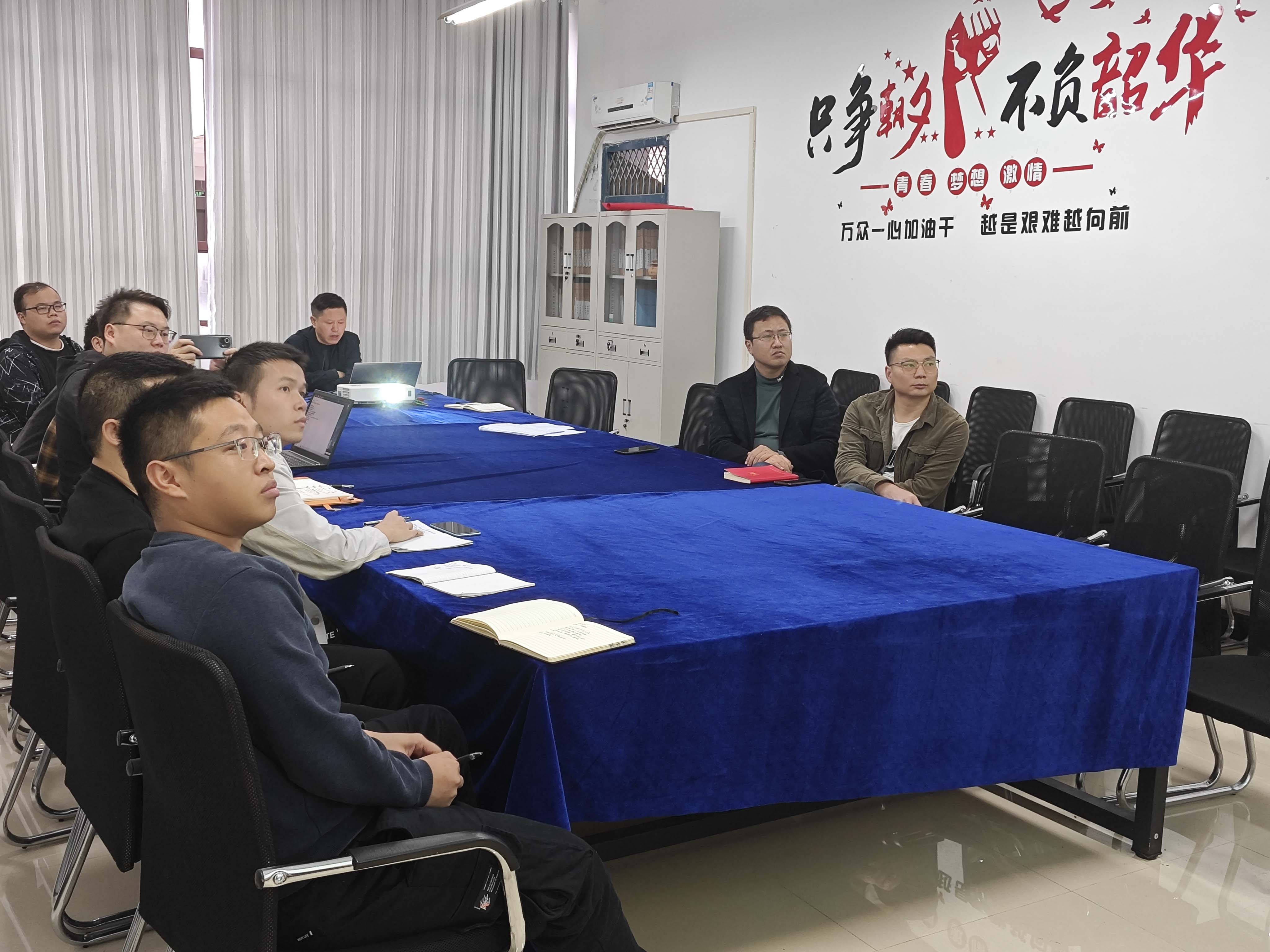 装备制造与信息技术学院召开专业群建设推进会(图2) 装备制造与信息技术学院召开专业群建设推进会(图2)