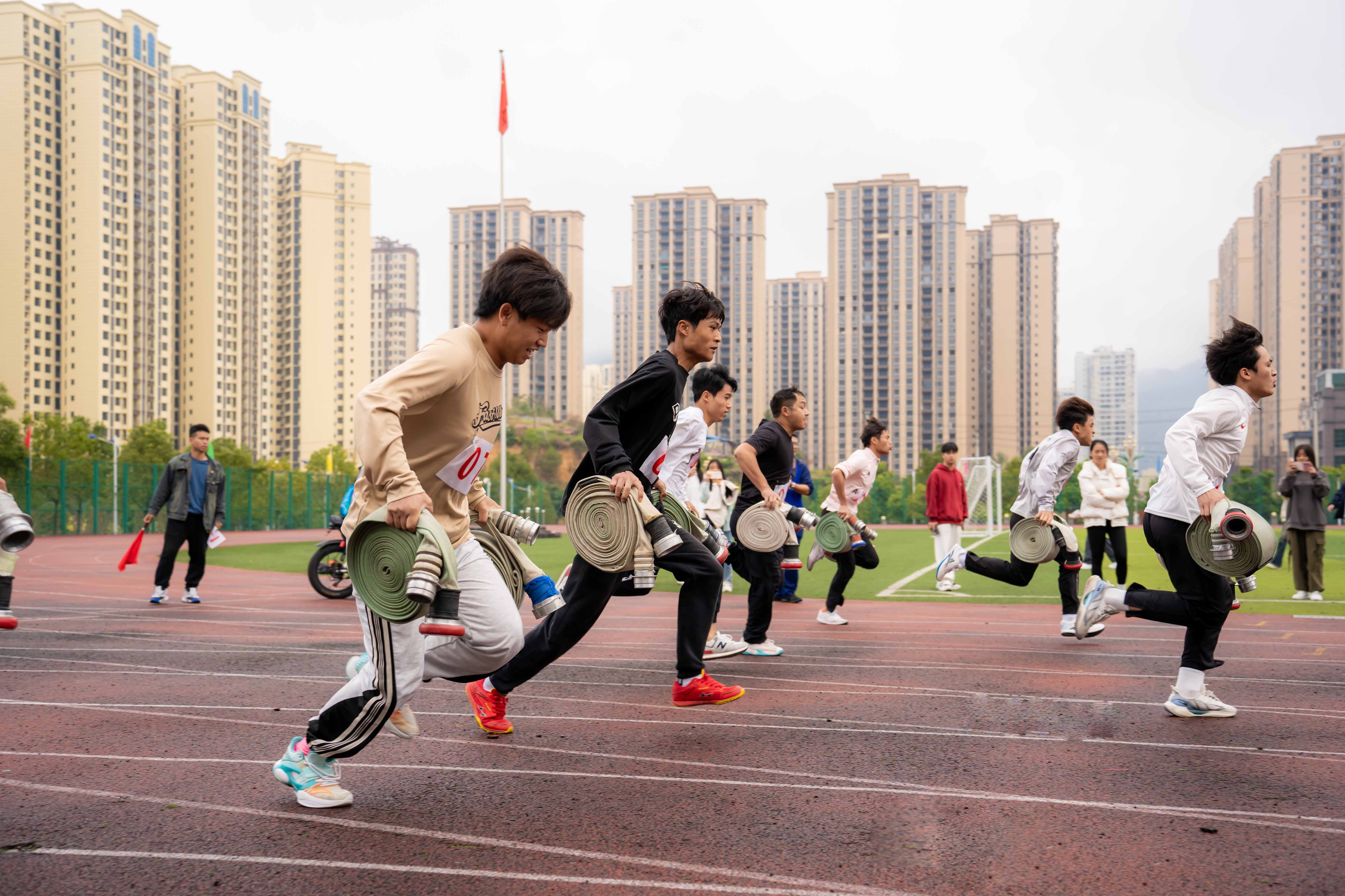 2023年德江县消防宣传月活动启动仪式暨第二届大学生消防技能运动会在mk体育(中国)官方网站举行(图15) 2023年德江县消防宣传月活动启动仪式暨第二届大学生消防技能运动会在mk体育(中国)官方网站举行(图15)