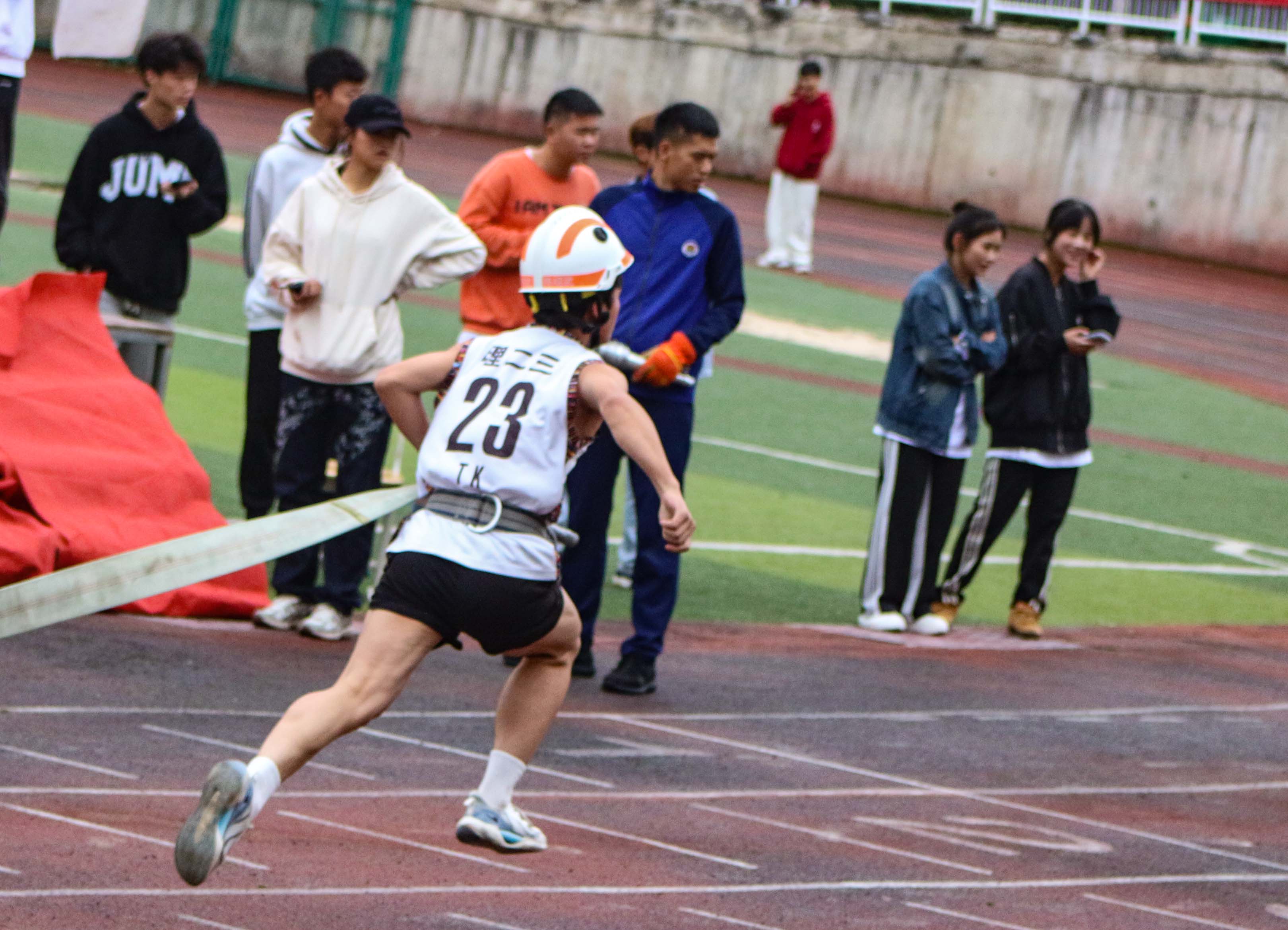 2023年德江县消防宣传月活动启动仪式暨第二届大学生消防技能运动会在mk体育(中国)官方网站举行(图22) 2023年德江县消防宣传月活动启动仪式暨第二届大学生消防技能运动会在mk体育(中国)官方网站举行(图22)