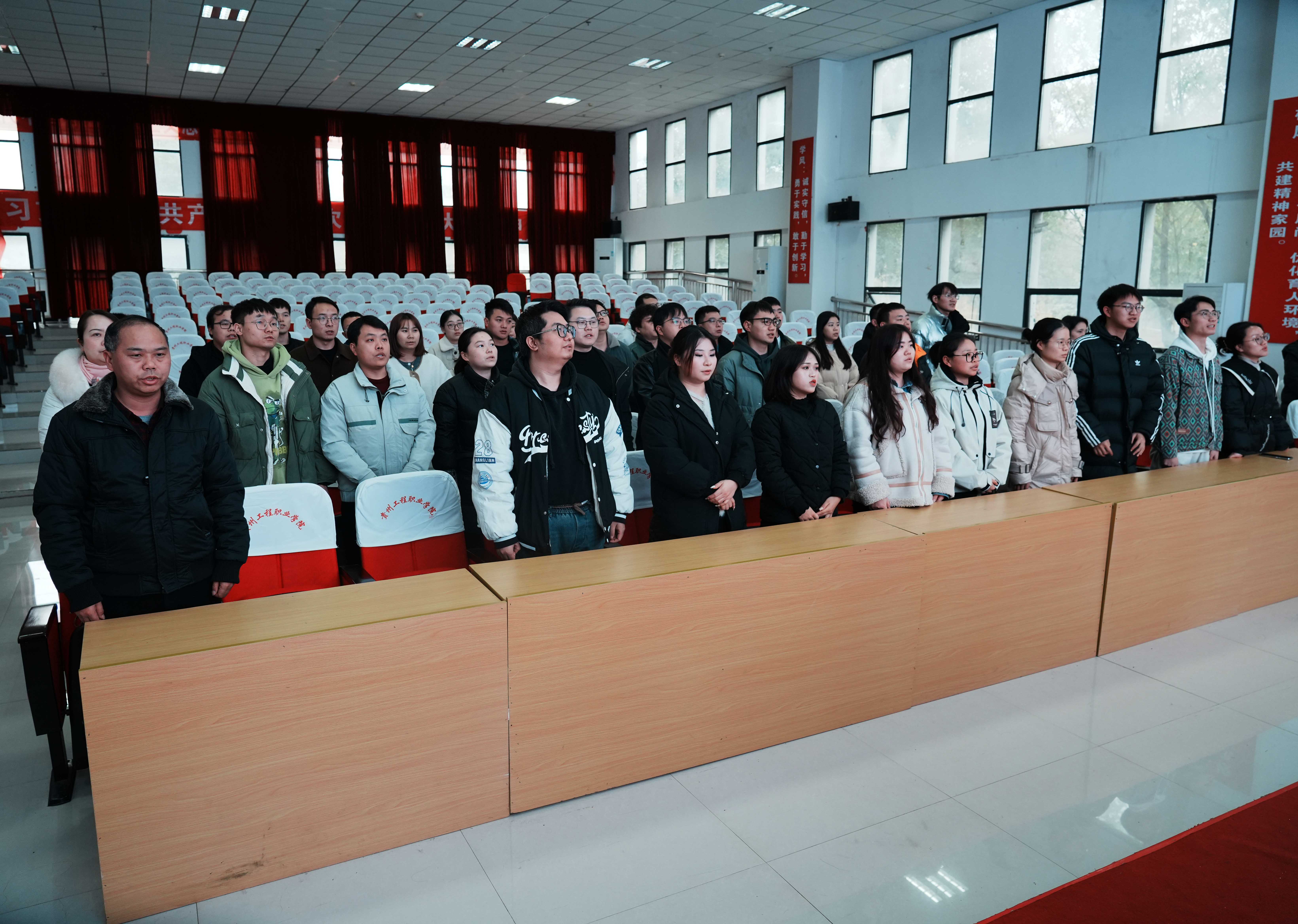装备制造与信息技术学院举行2023-2024年第一学期期末工作总结暨表彰大会(图5) 装备制造与信息技术学院举行2023-2024年第一学期期末工作总结暨表彰大会(图5)