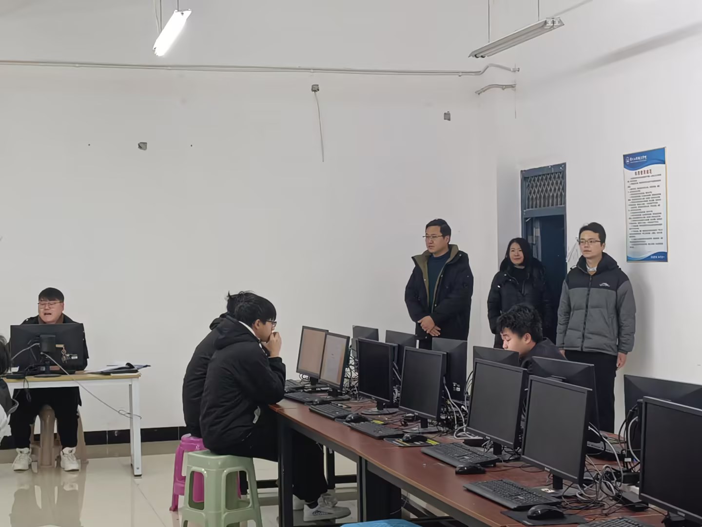 教学督查促提升,砥砺前行谱新篇--我校开展首日行课教学督查(图1) 教学督查促提升,砥砺前行谱新篇--我校开展首日行课教学督查(图1)